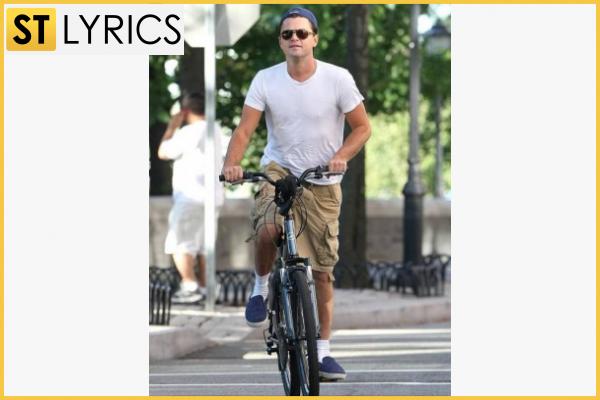 Leonardo DiCaprio riding a bike. img 0 We can’t refuse DiCaprio in his leading to a healthy lifestyle: here we can see the actor riding a bike, as he likes to do almost every day. img 0